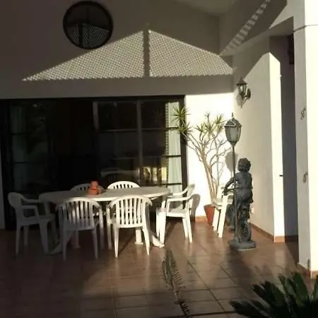 Sleeps 6 Wifi Villa